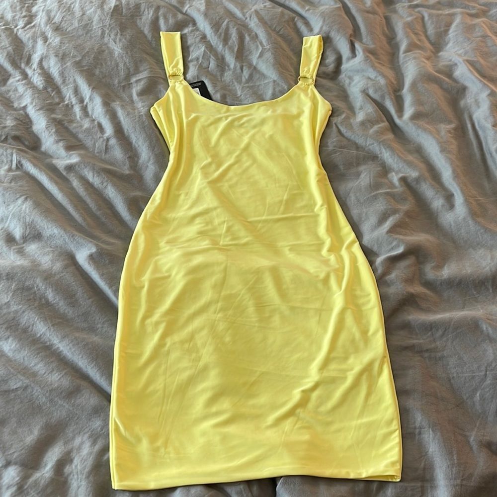 Yellow dress 